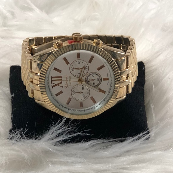 NEW - Classic Gold Watch - Picture 9 of 15